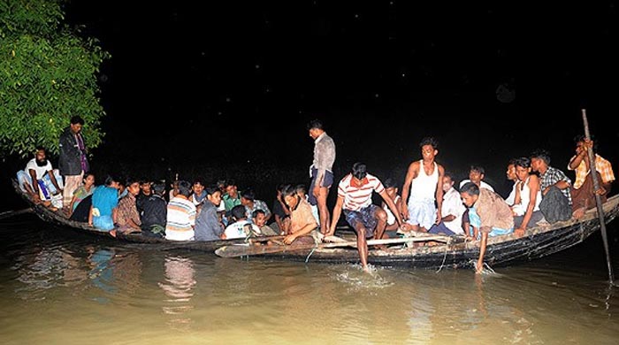 Myanmar&#039;da tekne battı, 8 ölü, 50 kayıp