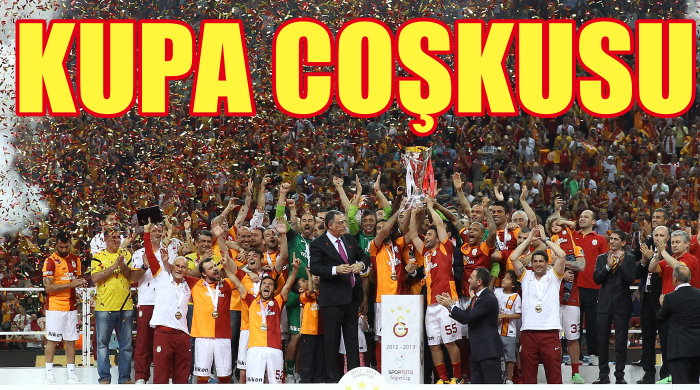 Şampiyon Galatasaray, kupayı kaldırdı