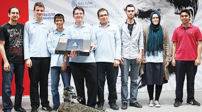 İhlas Koleji robotuna 2 üniversiteden ödül