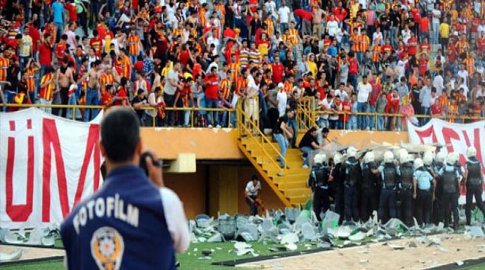 Göztepe&#039;nin seyircisiz oynama cezası 3&#039;e düşürüldü