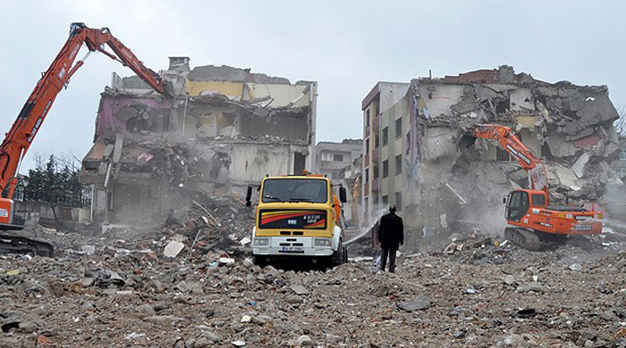İstanbul&#039;da riskli bulunan 50 bin bina yıkılacak