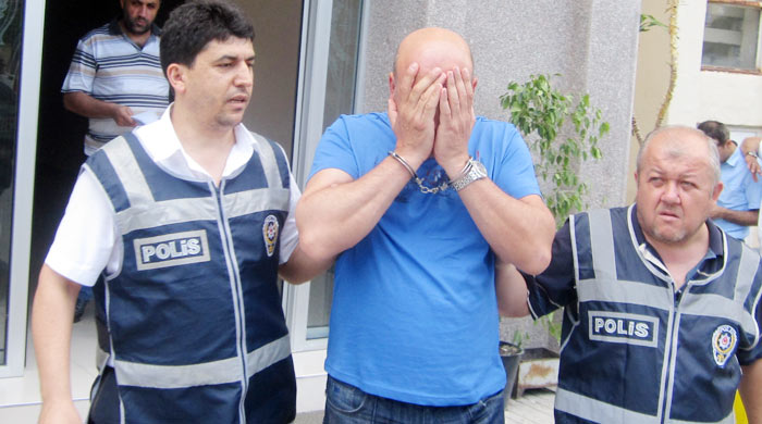 25 ayrı mahkeme tarafından araran dolandırıcı İzmir&#039;de yakalandı