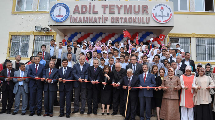 Bakan Avcı ve Şahin, Gaziantep&#039;te ortaokul açılışına katıldı