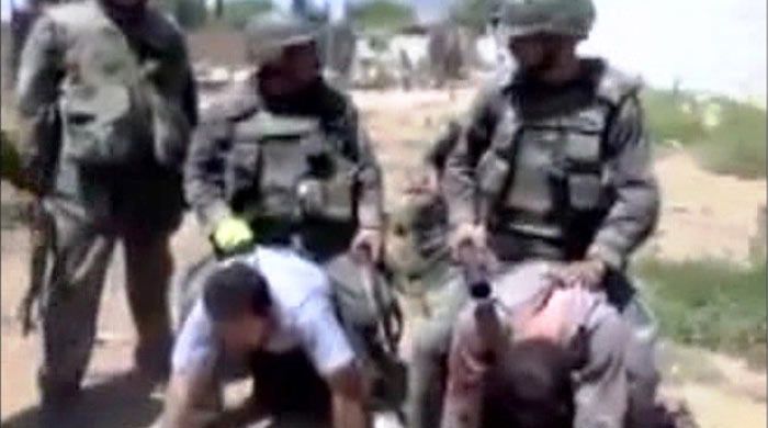 Esad&#039;ın askerlerinden aşağılayıcı işkence