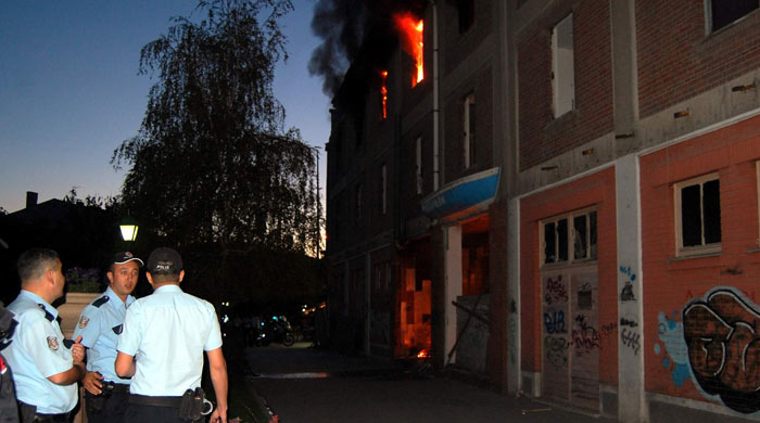 Eskişehir&#039;de tarihi sinema binası alev alev yandı