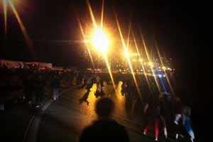 Gezi Parkı eylemcileri TEM&#039;i kapattı, Gazi&#039;de gösteri yaptı 