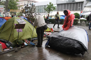 Taksim&#039;de durum sakin, eylemciler çadırlarını onarıyor