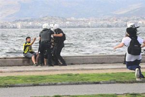 İzmir&#039;de 3 polis açığa alındı