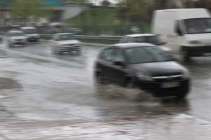 Bursa&#039;daki yağışlar şehri göle çevirdi