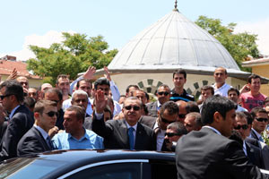 Başbakan Erdoğan, cuma namazını Aksa Camii&#039;nde kıldı
