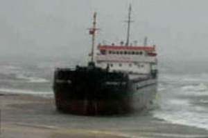 Çanakkale&#039;de kuru yük gemisi karaya oturdu