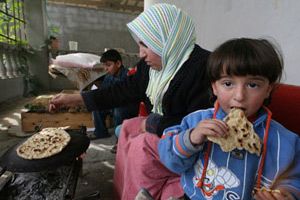 Gazze&#039;de 2 haftalık gıda stoğu kaldı
