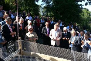 Başbakan Erdoğan eski CHP&#039;li vekilin mezarını ziyaret etti