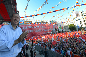 Erdoğan, miting sonrası gençlerle bir araya geldi