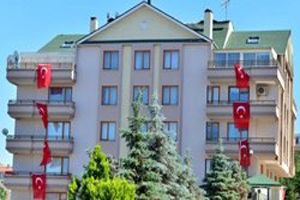 Erdoğan&#039;ın evine Türk bayrağı asıldı