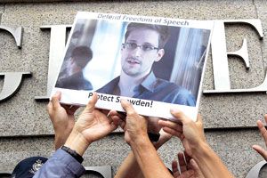 Edward Snowden Havana&#039;ya uçtu, ABD sıkı takipte