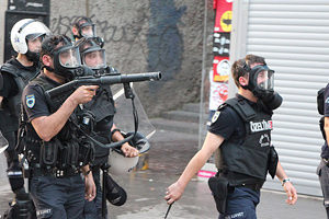 Ankara&#039;da eylemcilere polis müdahalesi