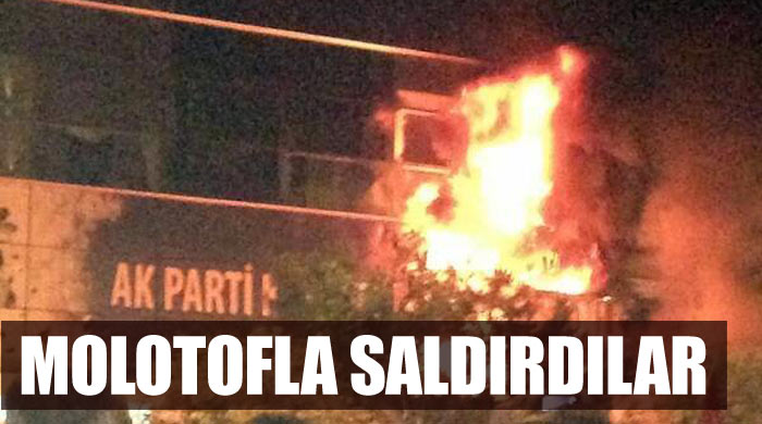 İzmir&#039;de eylemciler AK Parti binasını ateşe verdi