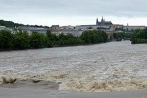 Orta Avrupa&#039;da sel paniği, 4 ölü, 8 kayıp