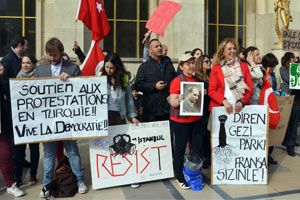 Fransa&#039;da da Gezi Parkı olayları protesto edildi