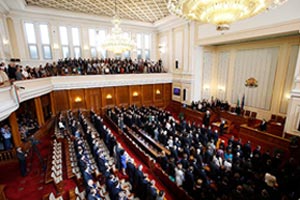 Bulgaristan meclisi, milletvekili maaşlarını dondurdu