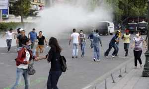 Gezi Parkı eylemcileri ambulansı engelledi 
