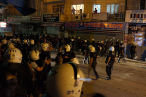 Adana&#039;daki eylemler iki grubu karşı karşıya getirdi