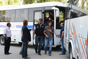 Taksim&#039;de izinsiz gösteri yapan 49 kişi adliyede