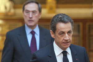 Cem Uzan&#039;ın koruyucusu Sarkozy mi