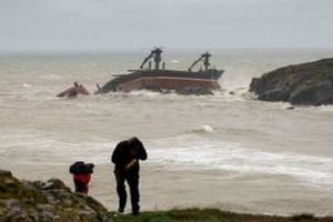 Hindistan&#039;da gemi alabora oldu, 11 ölü