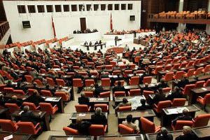 Torba Kanun Meclis&#039;ten geçti, 100 bin sözleşmeliye kadro müjdesi
