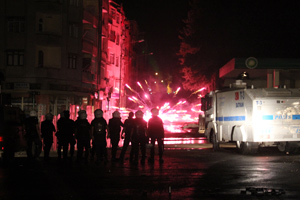 Hatay&#039;da Gezi Parkı olayları, 2 polis yaralı