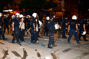 Ankara&#039;da göstericilere biber gazlı müdahale