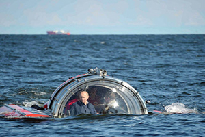 Putin, limuzinle denize daldı