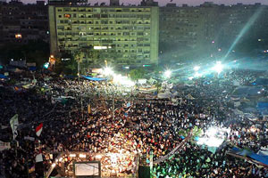 Milyonlarca Mısırlı 22 kentte sokağa indi, Mursi&#039;yi geri istiyor