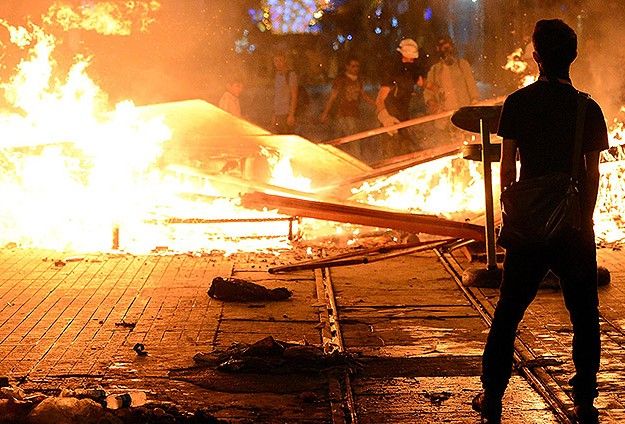 İstanbul&#039;da 100 ayrı adrese Gezi operasyonu, 30 gözaltı