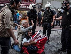 Gezi&#039;de bayrak satan şahıs serbest bırakıldı