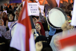 Mursi&#039;ye destek hızla artıyor