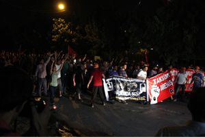 Adana&#039;da izinsiz gösteriye polis müdahalesi