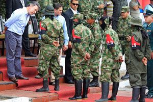 Kolombiya&#039;da terör örgütü silah bıraktı