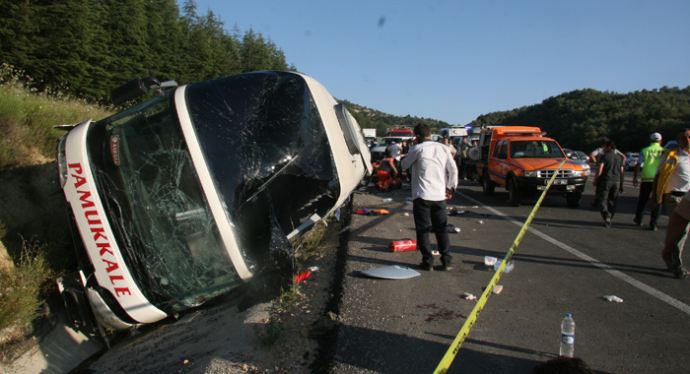 Afyonkarahisar&#039;da trafik kazası, 3 ölü