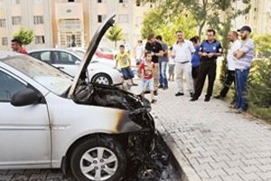 2 çocuk banka kredisiyle alınan arabayı yaktı