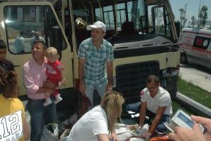 Sultangazi&#039;de minibüs kazası, 10 yaralı
