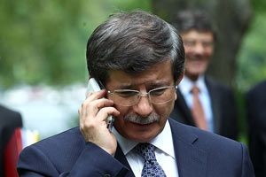 Ahmet Davutoğlu&#039;ndan Mısır için telefon diplomasisi
