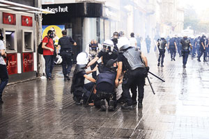 Gezi&#039;ye izinsiz girişe müdahale