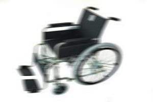 Tekerlekli sandalye ile dereye uçtu