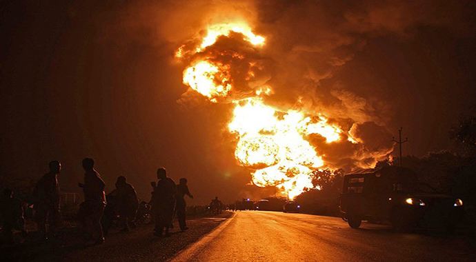 NATO&#039;ya yakıt taşıyan 20 tankerleri yaktılar