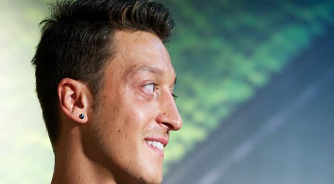 Mesut Özil, Arsenal&#039;de ilk röportajını verdi