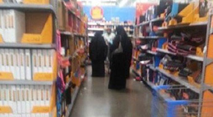 Walmart, İslam karşıtı işçiyi kovdu
