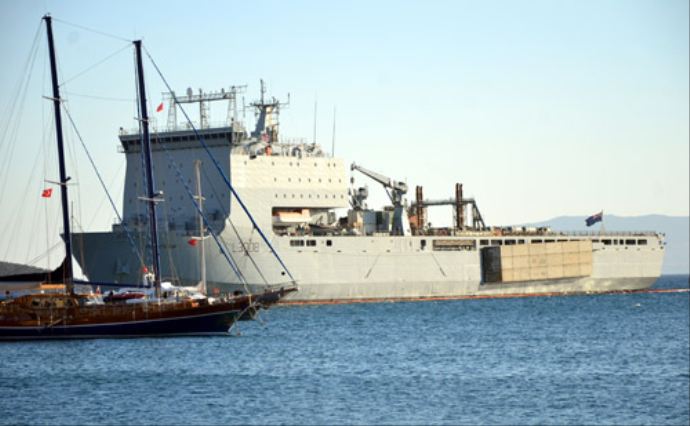 Nereden geldiği bilinmeyen İngiliz savaş gemisi Bodrum&#039;da
